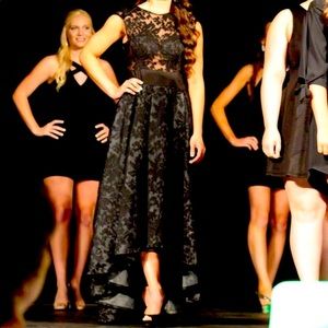 Black dress size 2/4